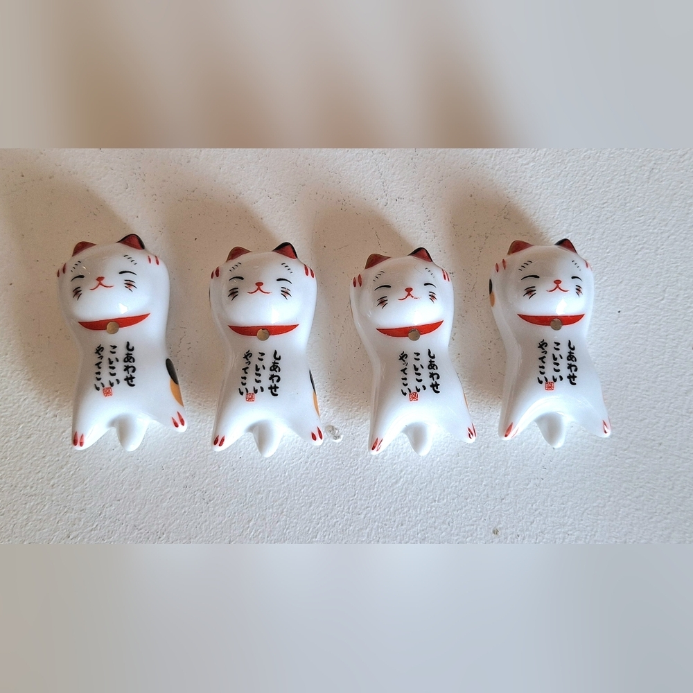 4 porcelain cat-shaped chopstick